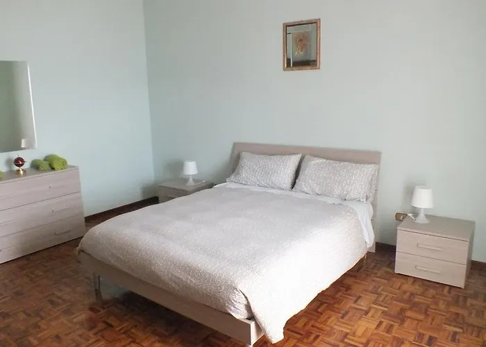 Apartament Romele